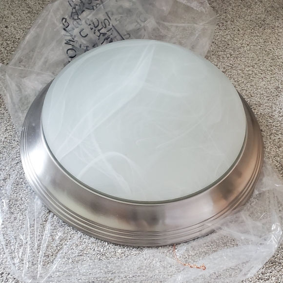 FLUSH MOUNT LIGHT FIXTURE - Picture 3 of 5